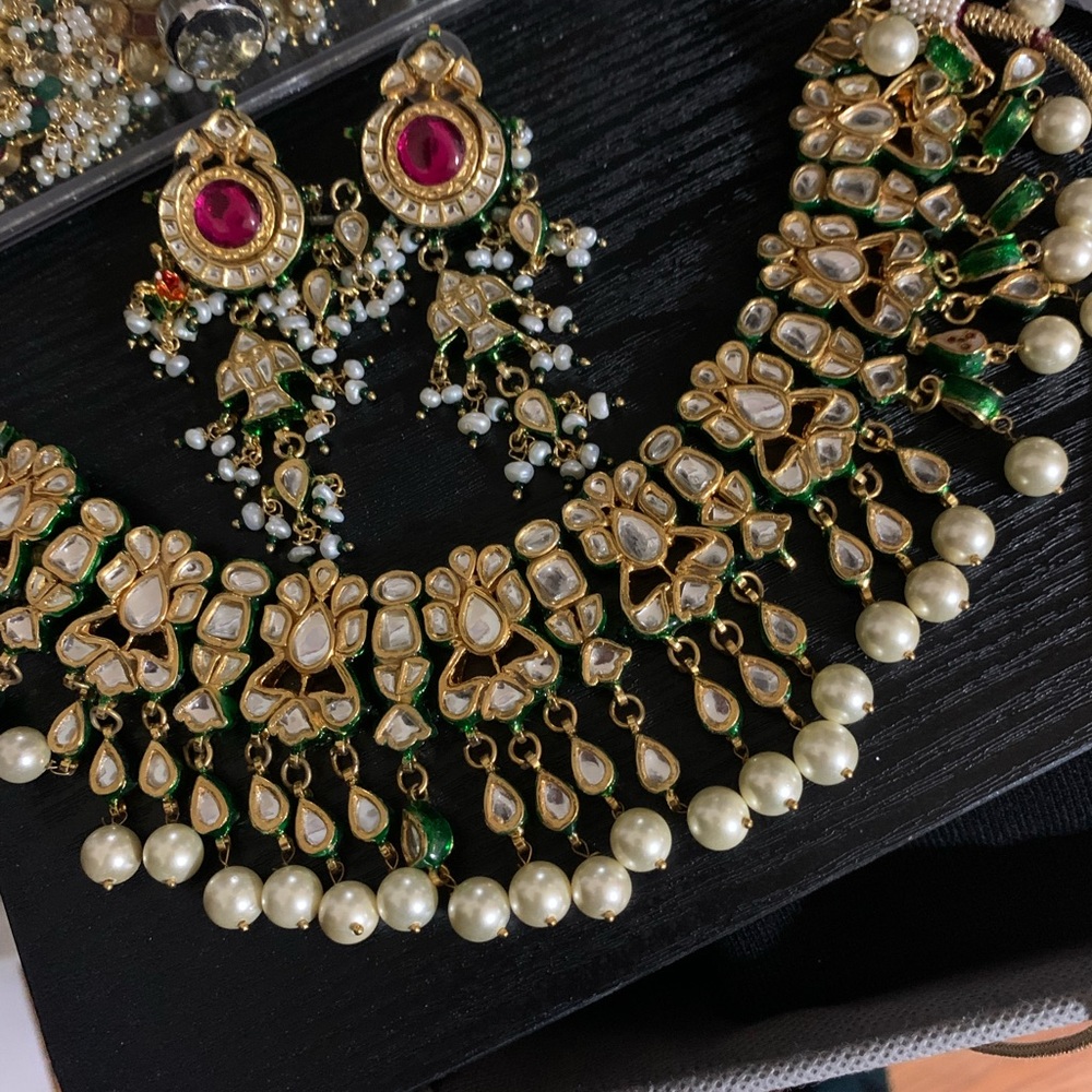 Elegant Gold and Green Jewelry Set